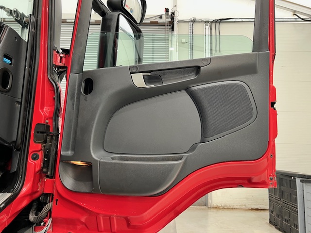 Scania P410 8×4 Day Cab Hookloader Manual