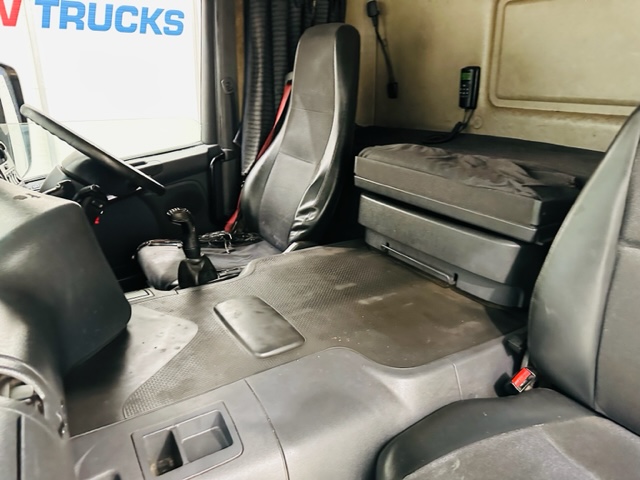 Scania P310 6×2 Sleeper Cab Curtainsider Manual