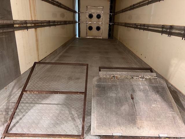Scania P320 6×2 10 Tyre Rear Lift Insulated Box Van