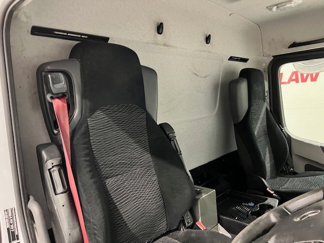 Mercedes Antos 1827 Day Cab Fridge Box