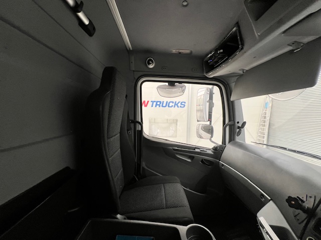 Mercedes Axor 1824 Day Cab Box Van
