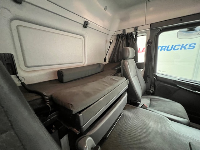 Scania P250 4×2 Sleeper Cab Fridge Box