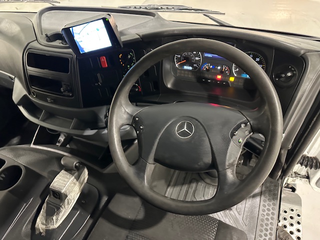 Mercedes 1824 4×2 Day Cab Curtainsider
