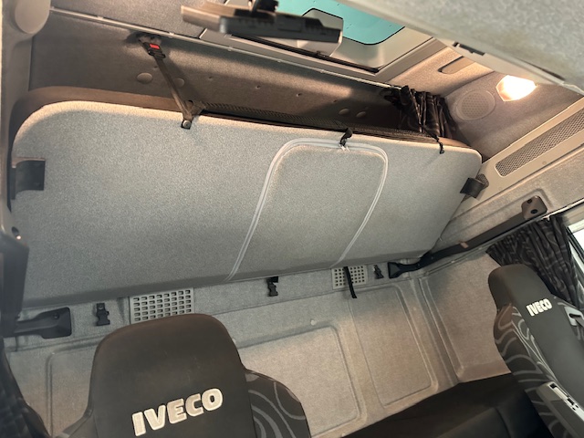 Iveco Stralis 360 6×2 Rear Steer Curtainsider