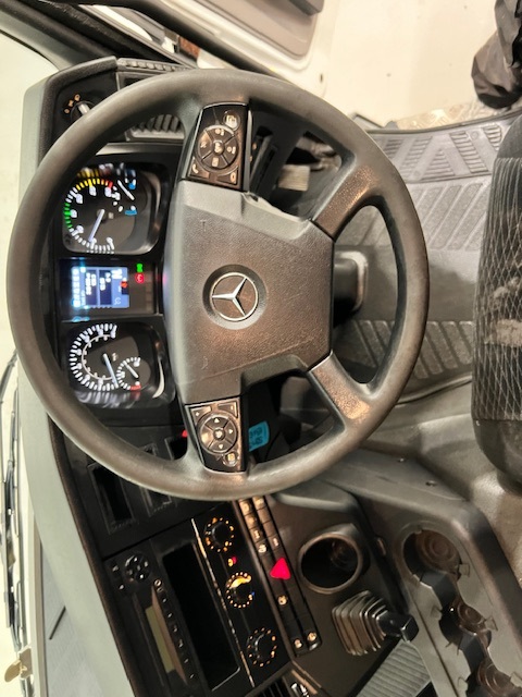 Mercedes Antos 1827 Day Cab Fridge Box