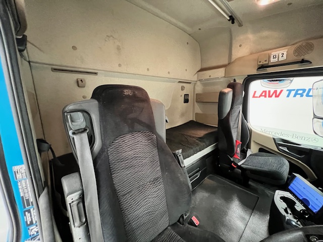 Mercedes Actros 2530 Rear Lift Sleeper Cab Curtainsider