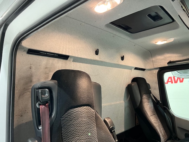 Mercedes Antos 1827 Day Cab Fridge Box