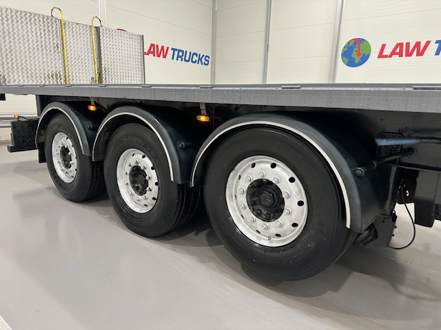 Volvo FH 440 6×2 Rear Lift Brick Grab Drawbar