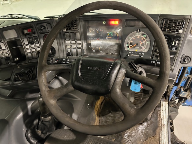 Scania P94 230 4×2 Day Cab Skip Loader