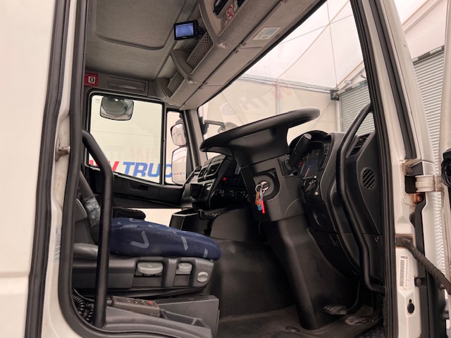 Iveco Stralis 310 AT 6×2 Box Van
