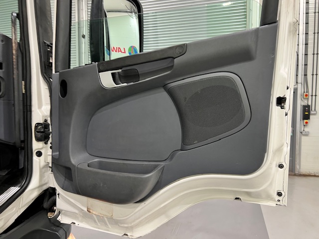 Scania P280 6×2 Rear Lift Day Cab Fridge Box Manual