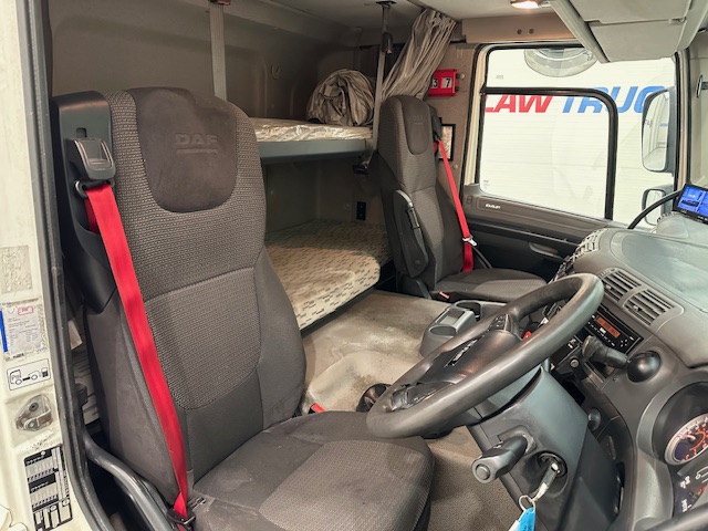 DAF CF 330 6×2 Sleeper Cab Fridge Box