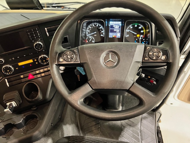 Mercedes Actros 1824 4×2 Sleeper Cab Box Van