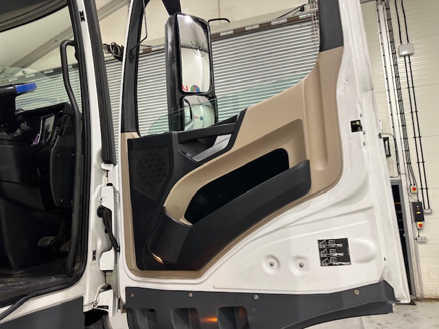 Mercedes Actros 2530 6×2 Sleeper Cab Curtainsider