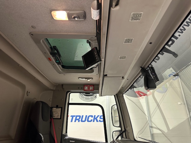 DAF CF 370 6×2 Rear Lift Dropside Brick Grab Manual