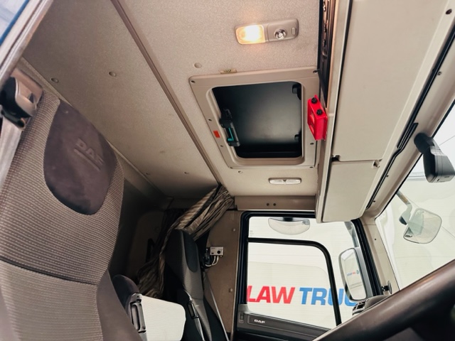 DAF CF 250 4×2 Sleeper Cab Curtainsider