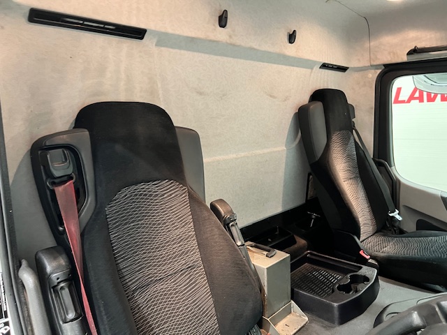 Mercedes Antos 1827 Day Cab Fridge Box