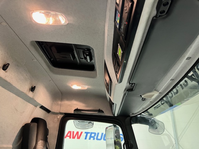 Mercedes Antos 1827 Day Cab Fridge Box
