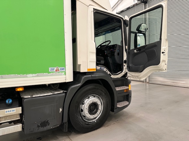 Scania P280 6×2 Rear Lift Day Cab Fridge Box