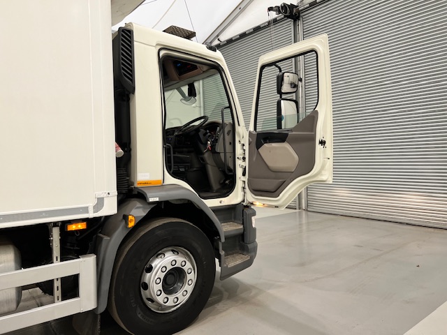DAF LF 230 4×2 Day Cab Fridge Box