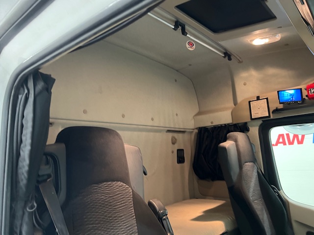 Mercedes Actros 1824 4×2 Sleeper Cab Box Van