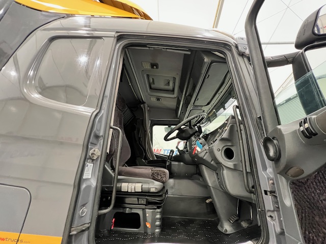 Scania R94 220 4×2 Sleeper Cab Box Van Manual