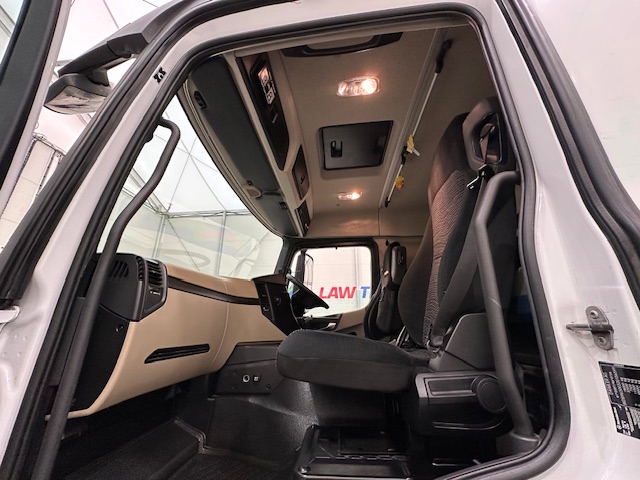 Mercedes Actros 1824 4×2 Sleeper Cab Box Van
