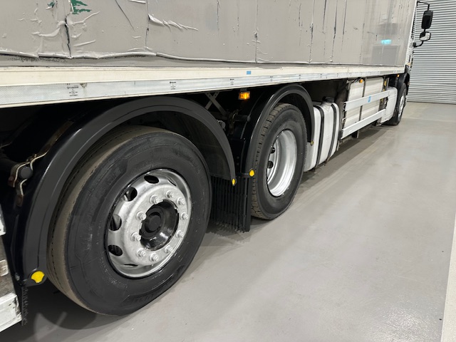 DAF CF 330 Rear Lift Day Cab Fridge Box