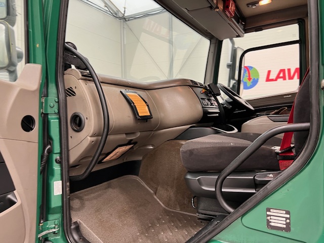 DAF CF75 310 6×2 Day Cab Dropside Crane