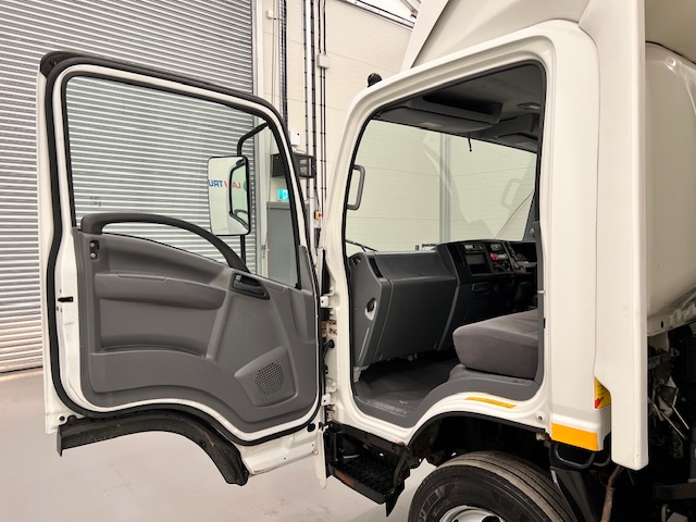 Isuzu N75.190 Day Cab Box Van