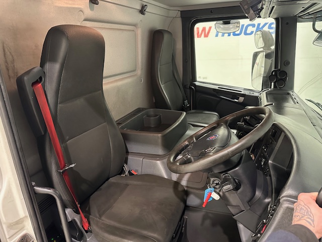 Scania P280 6×2 Rear Lift Day Cab Fridge Box