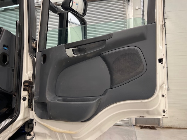 Scania P360 8×4 Day Cab Hookloader Manual