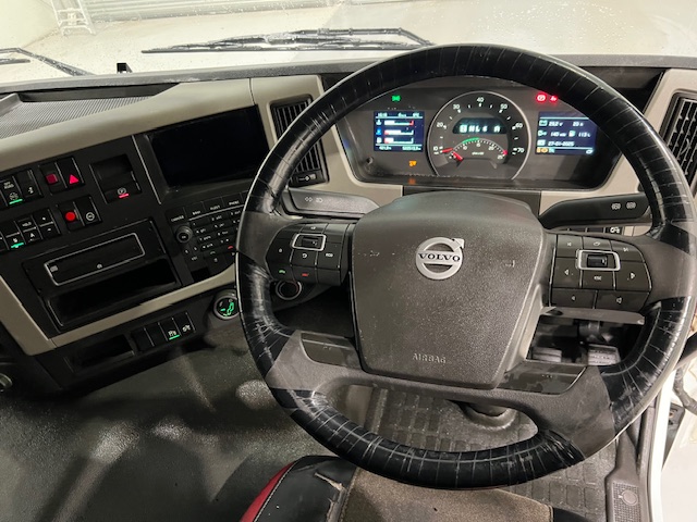 Volvo FM 450 6×2 Midlift Tractor Unit