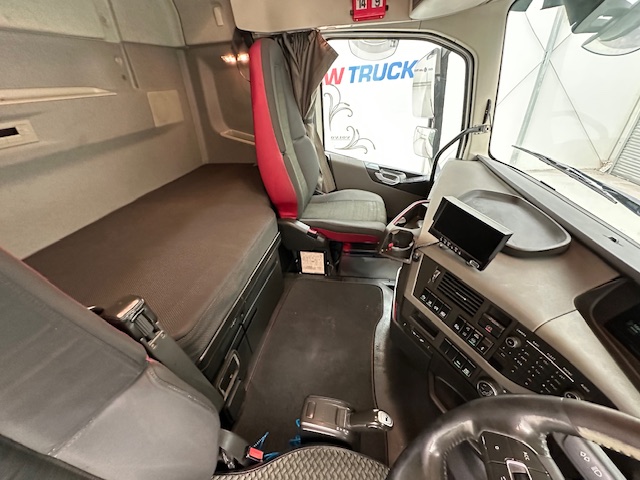 Volvo FH 500 6×2 Midlift Tractor Unit