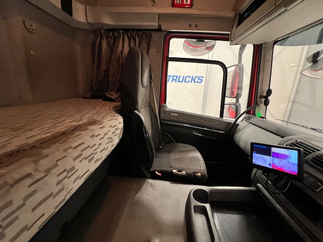 DAF CF 290 6×2 Rear Lift Sleeper Cab Curtainsider