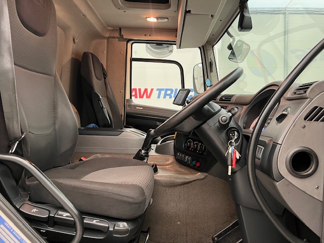DAF CF 290 6×2 Rear Steer Fridge Box