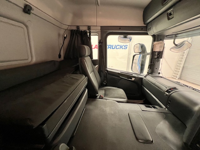Scania P250 4×2 Sleeper Cab Fridge Box