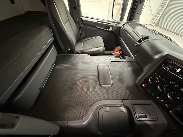 Scania P250 4×2 Sleeper Cab Fridge Box