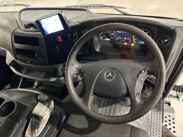 Mercedes 1824 4×2 Day Cab Curtainsider