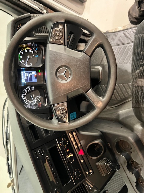 Mercedes Antos 1827 Day Cab Fridge Box