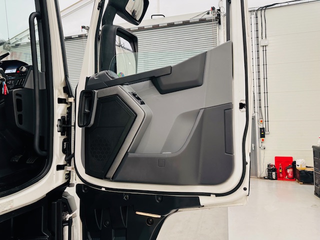 Renault T460 6×2 Midlift Tractor Unit