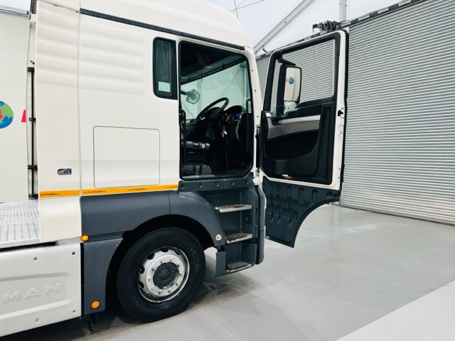 MAN TGX 26.440 6×2 Midlift Tractor Unit