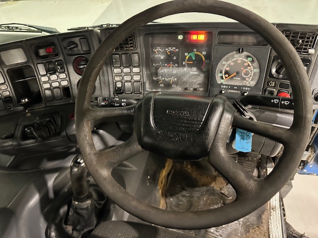 Scania P94 230 4×2 Day Cab Skip Loader