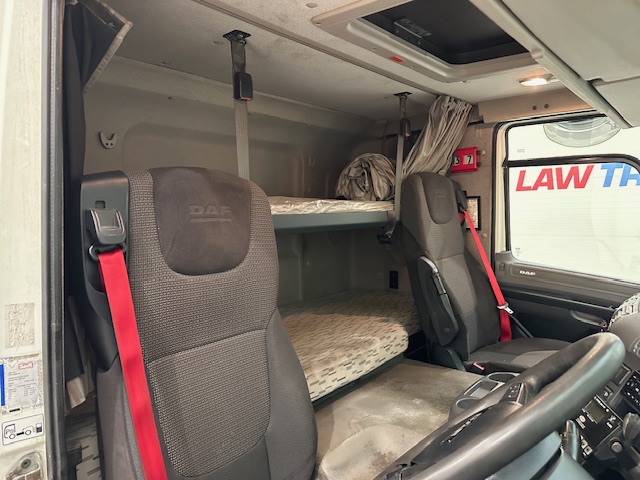 DAF CF 330 6×2 Sleeper Cab Fridge Box
