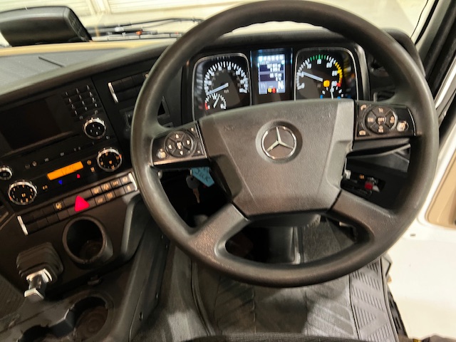 Mercedes Actros 1824 4×2 Sleeper Cab Box Van