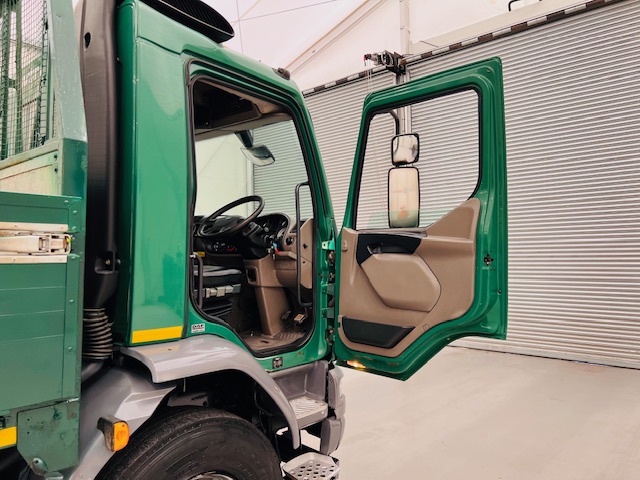 DAF LF55 220 Day Cab Dropside Brick Grab