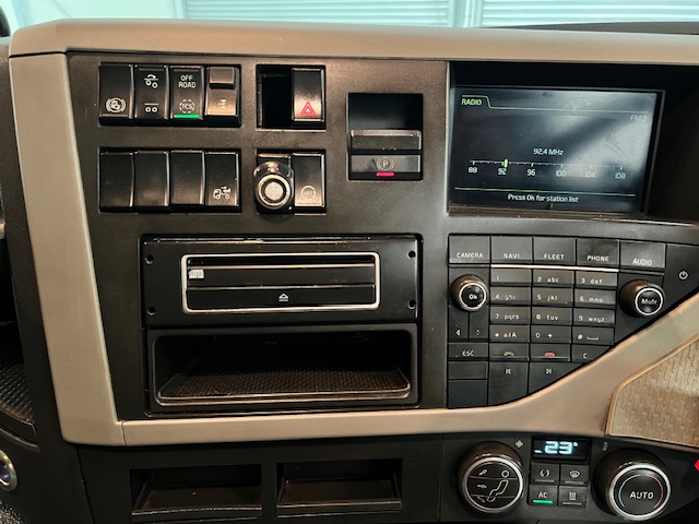 Volvo FM 450 6×2 Midlift Tractor Unit