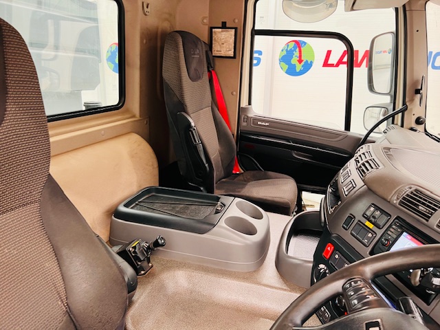 DAF CF 400 8×4 Day Cab Tipper
