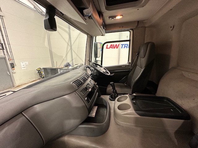 DAF CF 290 6×2 Rear Steer Fridge Box