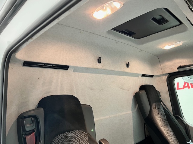 Mercedes Antos 1827 Day Cab Fridge Box
